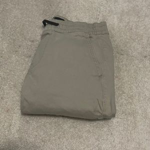 Tan colored beige cargo pants XS hollister